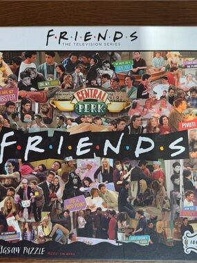 FRIENDS Multicolor Central Perk Collage Puzzle
